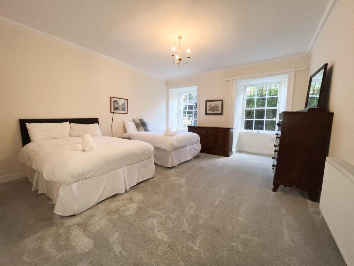 Spacious Flat Sleeps 8 Near Princes Street EDI Eksteriør billede